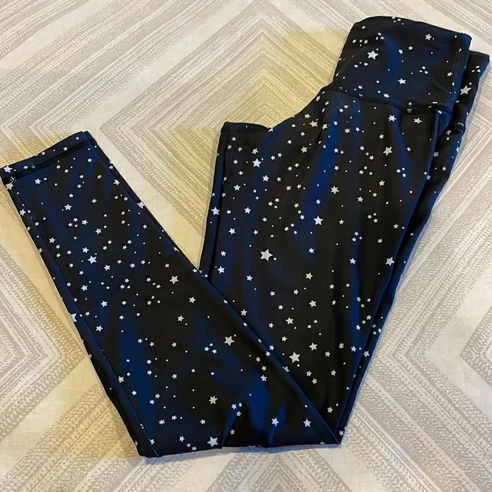 Strut This Women’s Black with White Stars Full Length Leggings